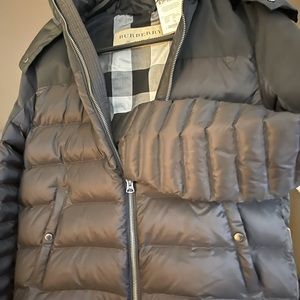 NWT Burberry Puffer jacket. Removable zipper hood.